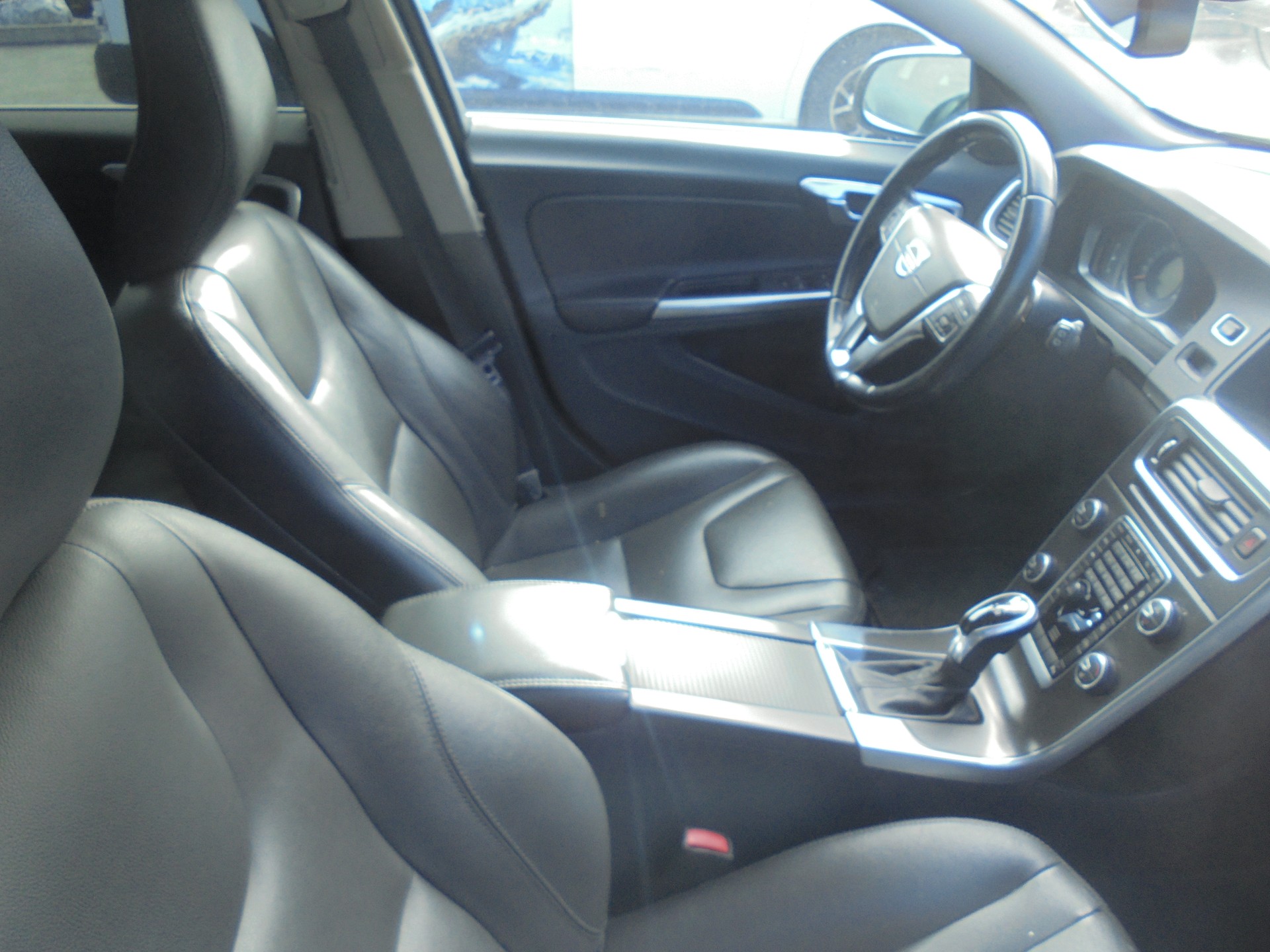 VOLVO V60 D5 AWD Momentum Geartronic-image-6