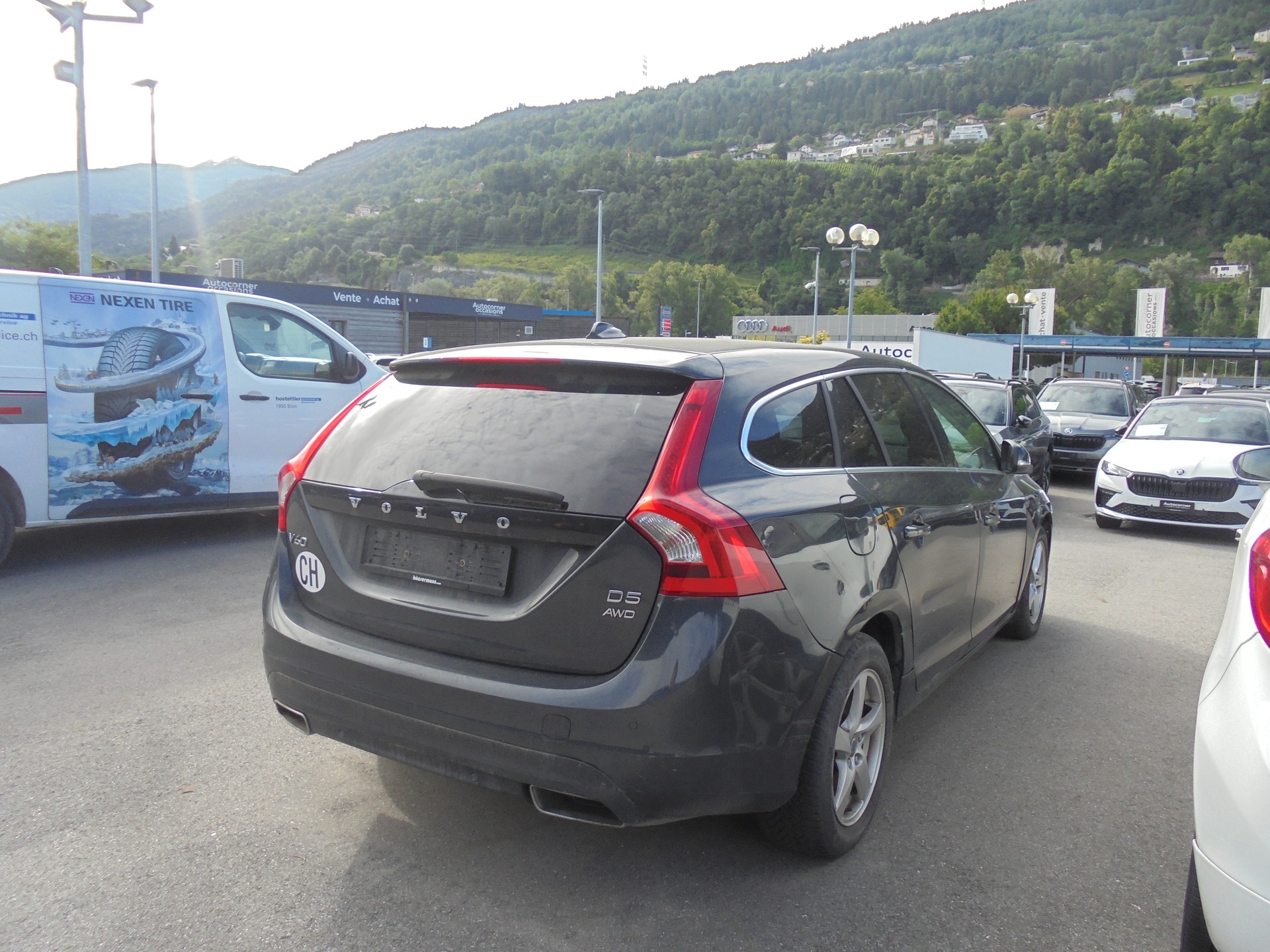 VOLVO V60 D5 AWD Momentum Geartronic-image-5