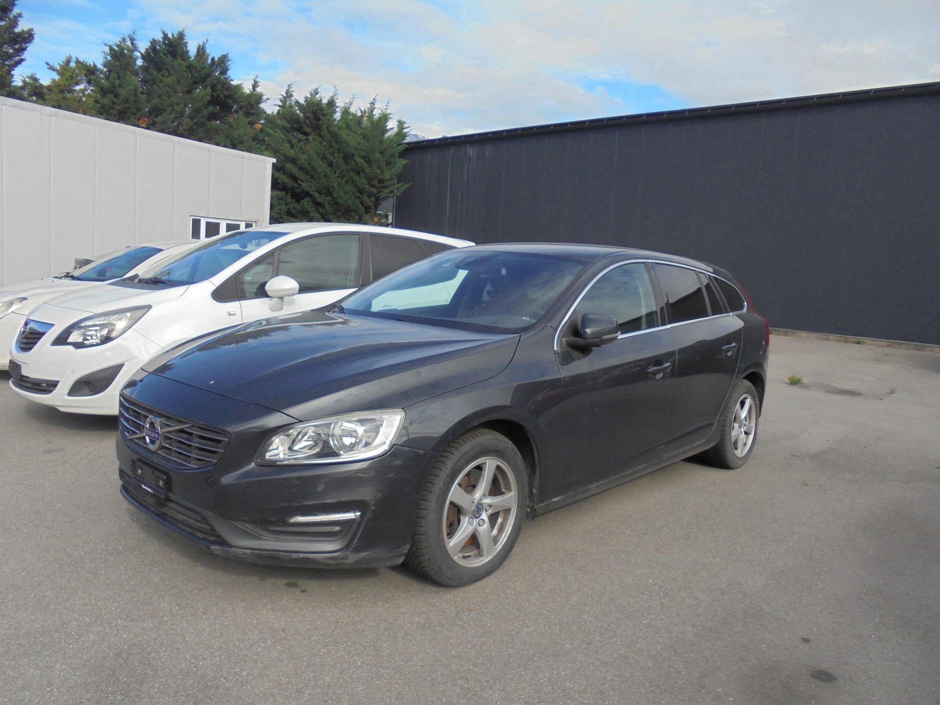 VOLVO V60 D5 AWD Momentum Geartronic-image-1
