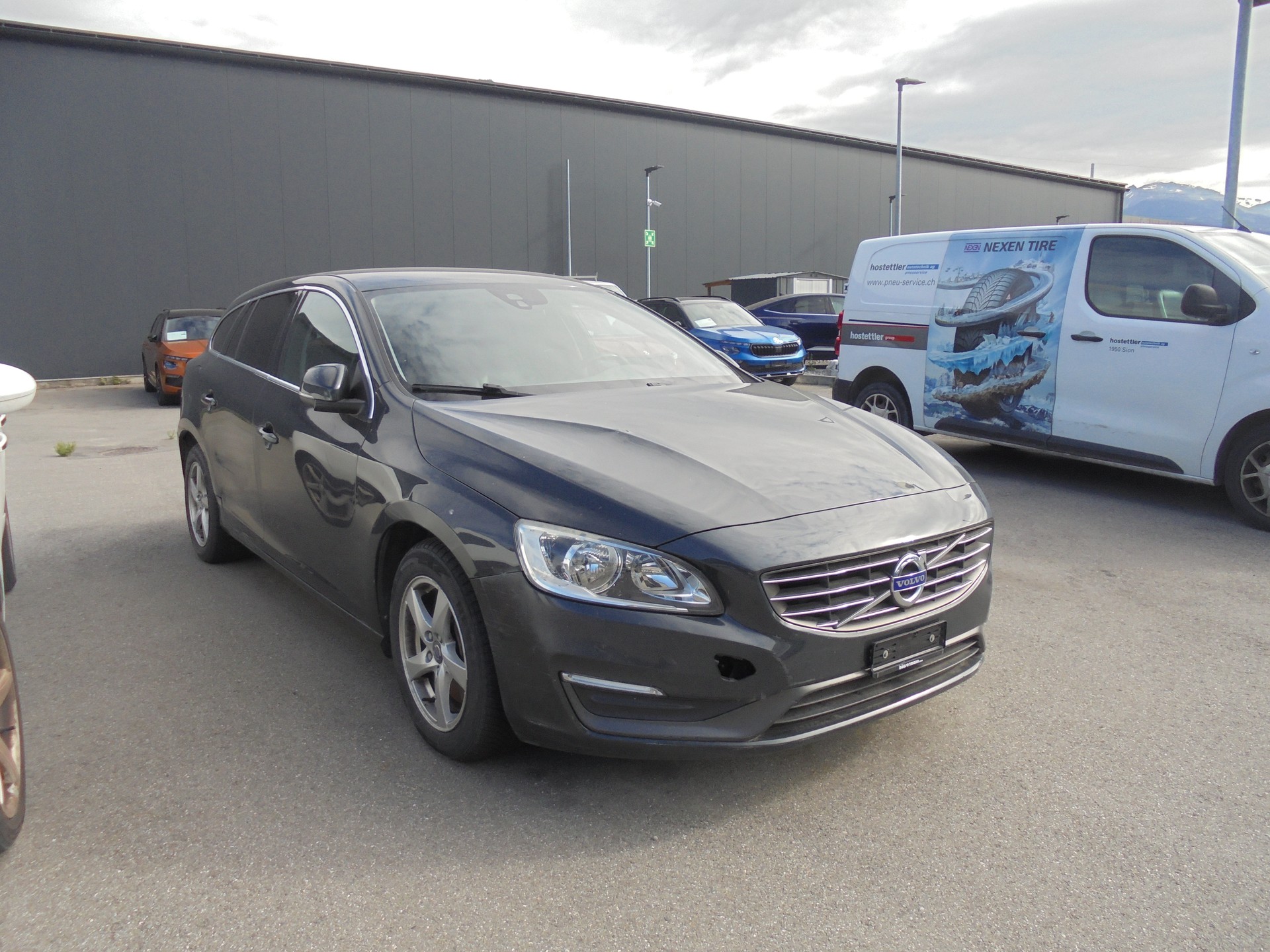 VOLVO V60 D5 AWD Momentum Geartronic-image-0