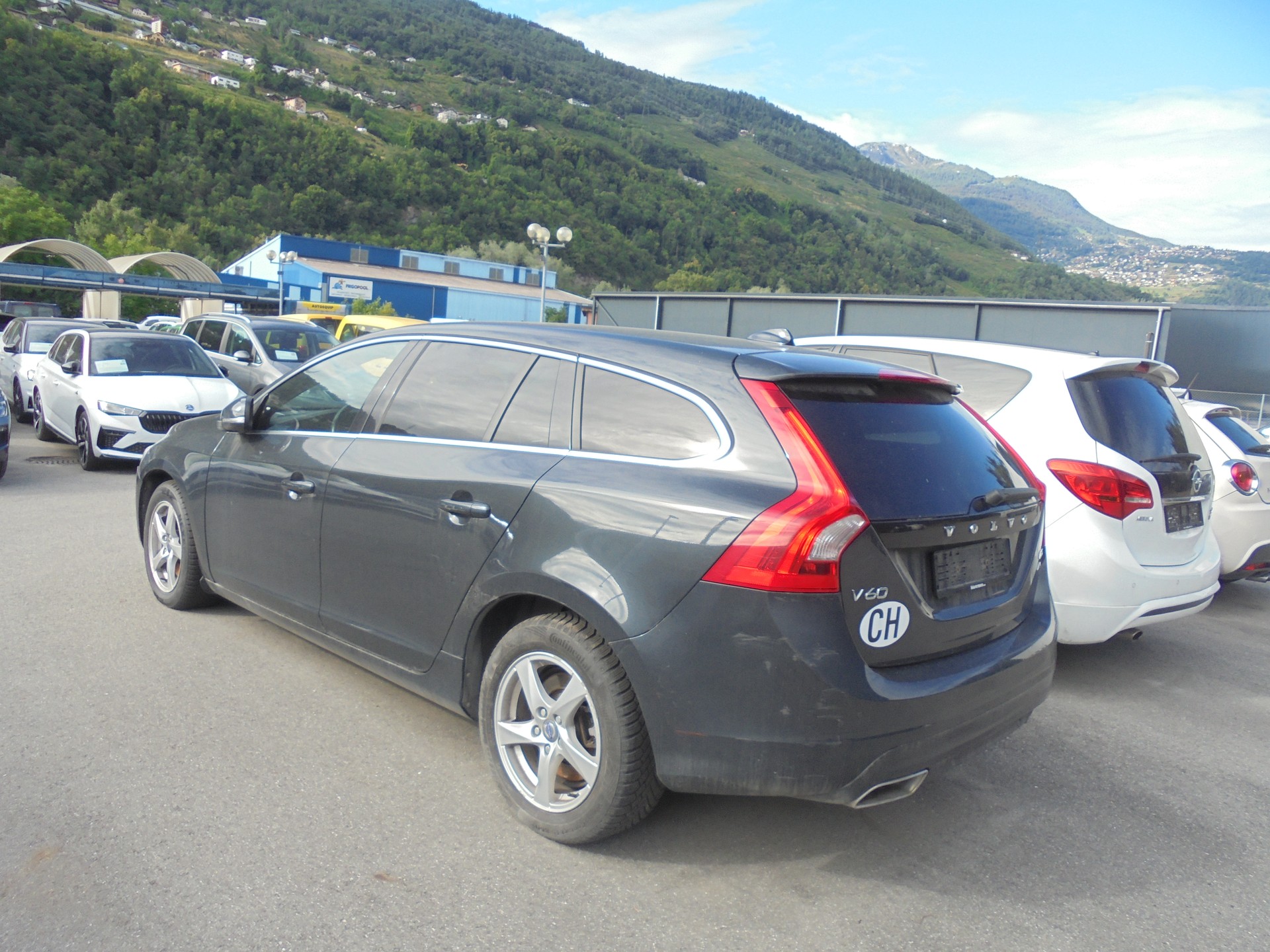 VOLVO V60 D5 AWD Momentum Geartronic-image-3