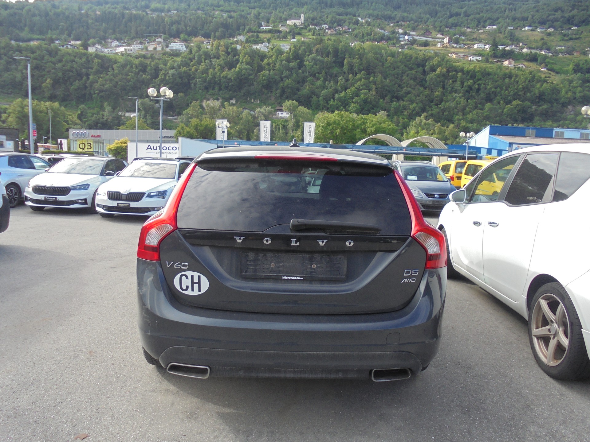 VOLVO V60 D5 AWD Momentum Geartronic-image-4