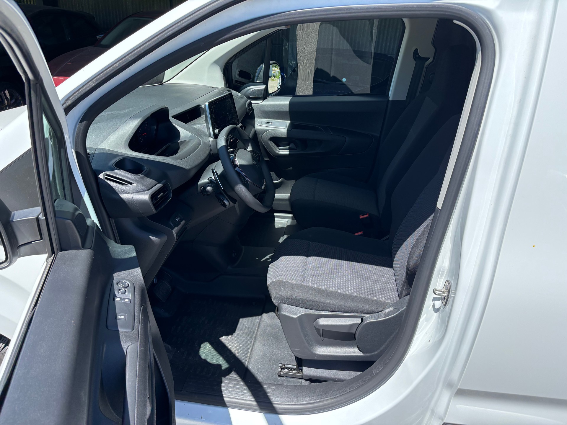 PEUGEOT Partner 1.2 Pure Tech s/s Premium EAT8 1000kg-image-3