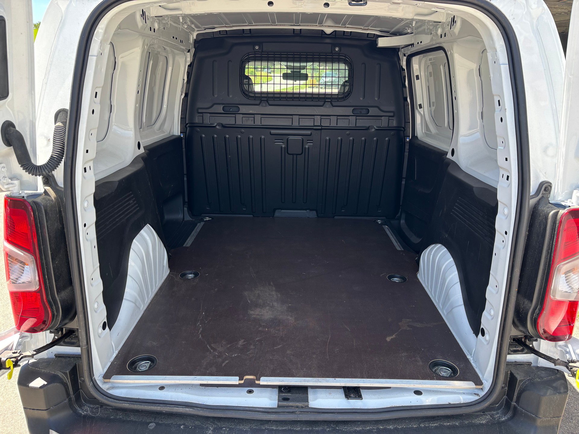 PEUGEOT Partner 1.2 Pure Tech s/s Premium EAT8 1000kg-image-5