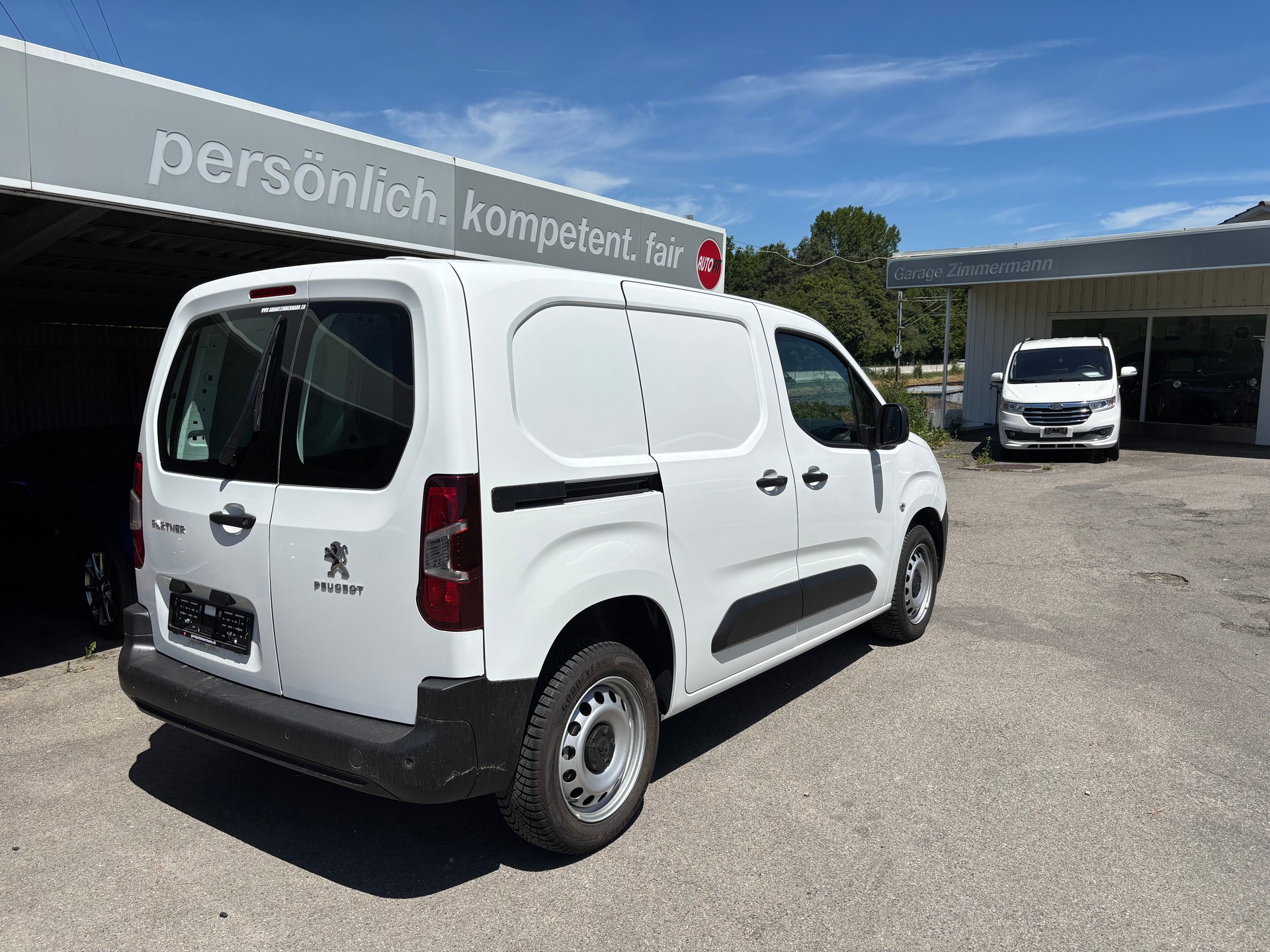 PEUGEOT Partner 1.2 Pure Tech s/s Premium EAT8 1000kg-image-1