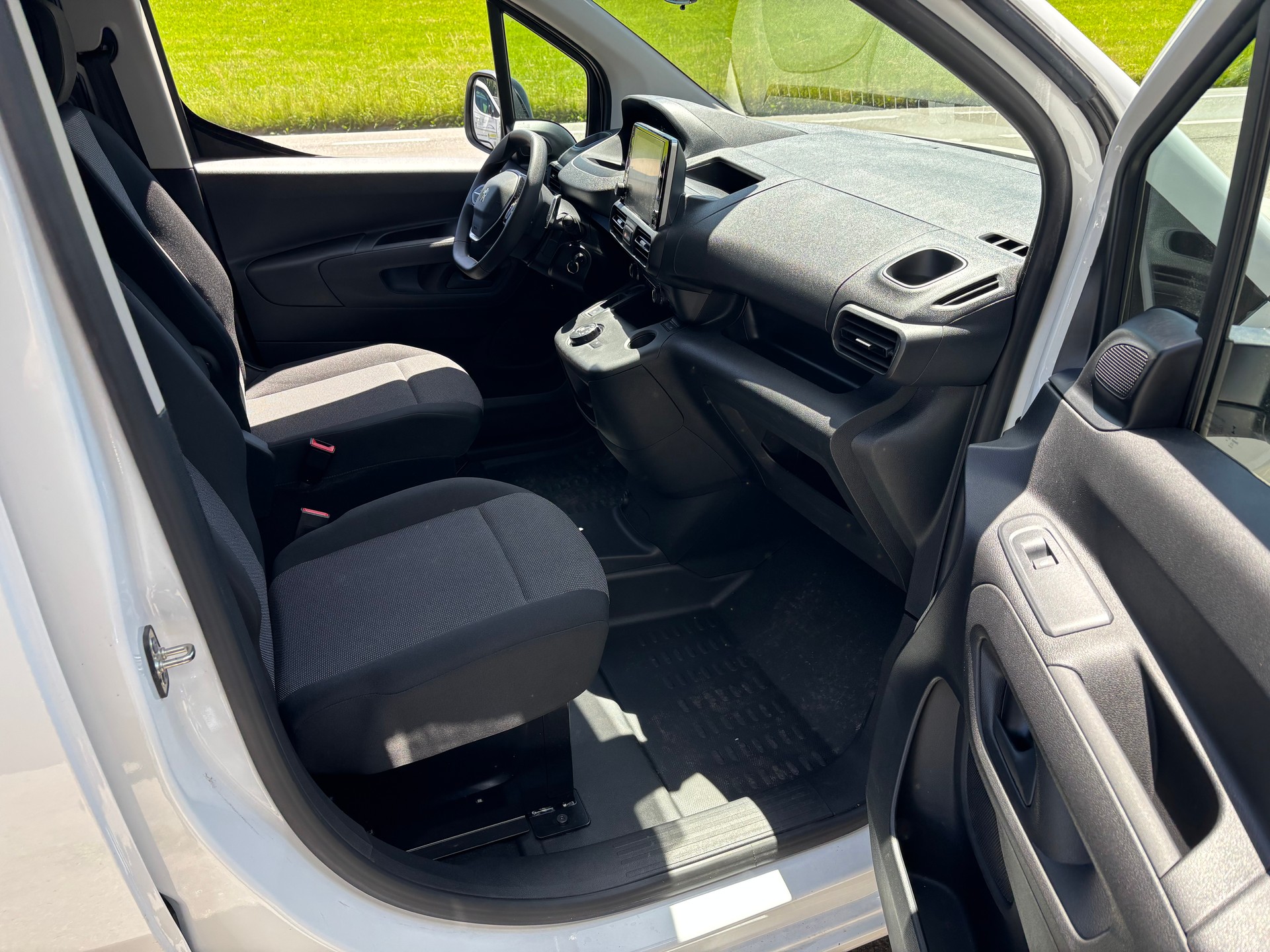 PEUGEOT Partner 1.2 Pure Tech s/s Premium EAT8 1000kg-image-4