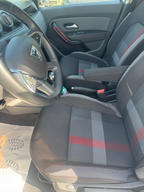 DACIA Duster TCe 130 Celebration 4x4-image-4