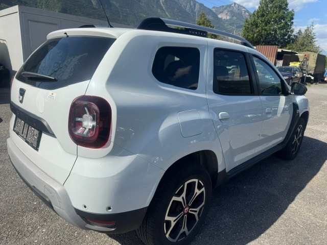 DACIA Duster TCe 130 Celebration 4x4-image-13