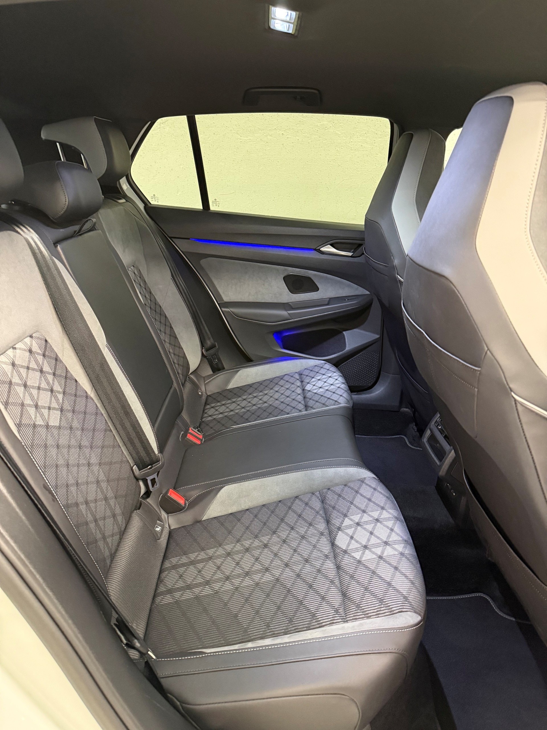 VW Golf 2.0 TSI R-Line DSG 4 Motion-image-9