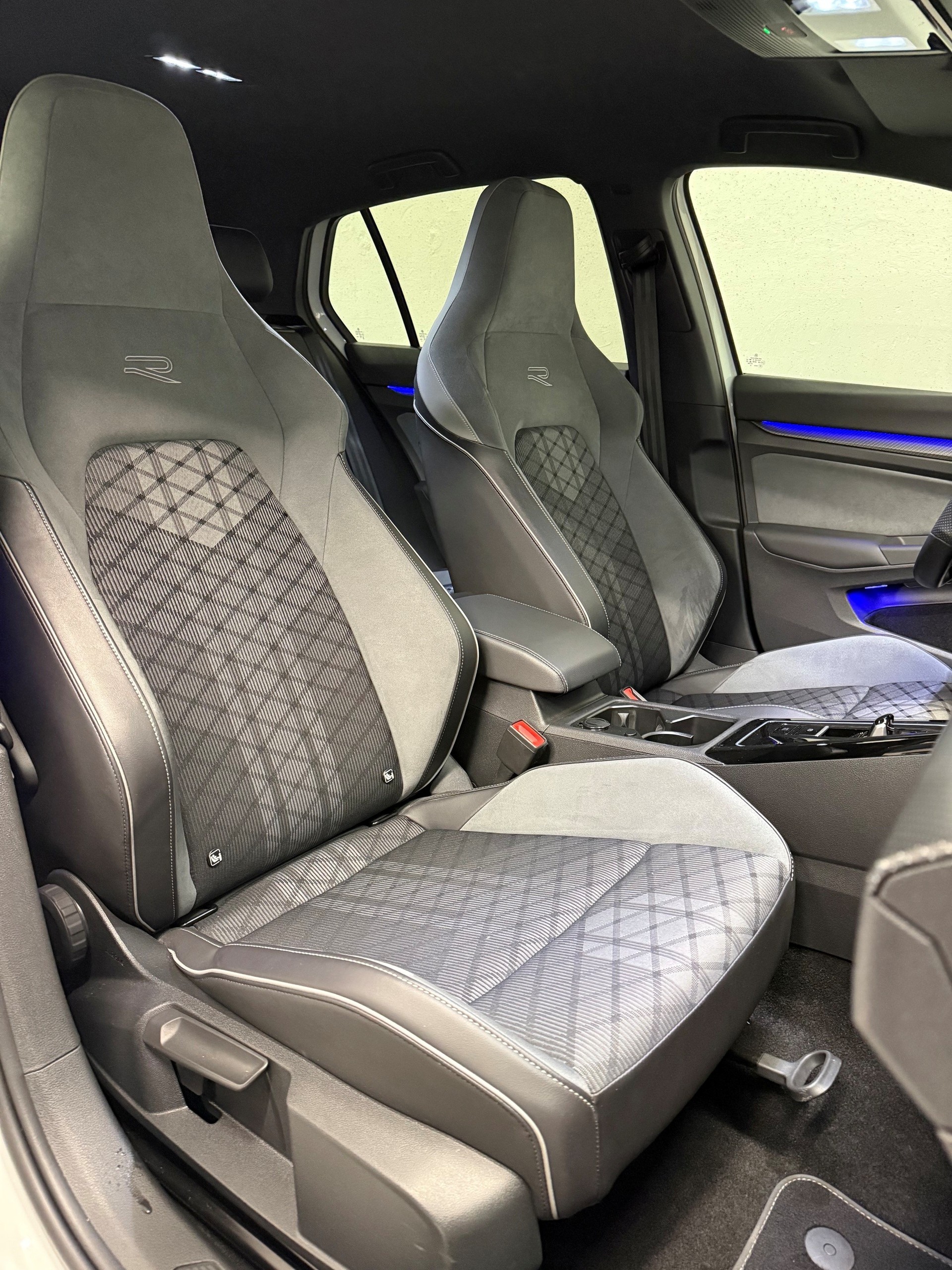 VW Golf 2.0 TSI R-Line DSG 4 Motion-image-8