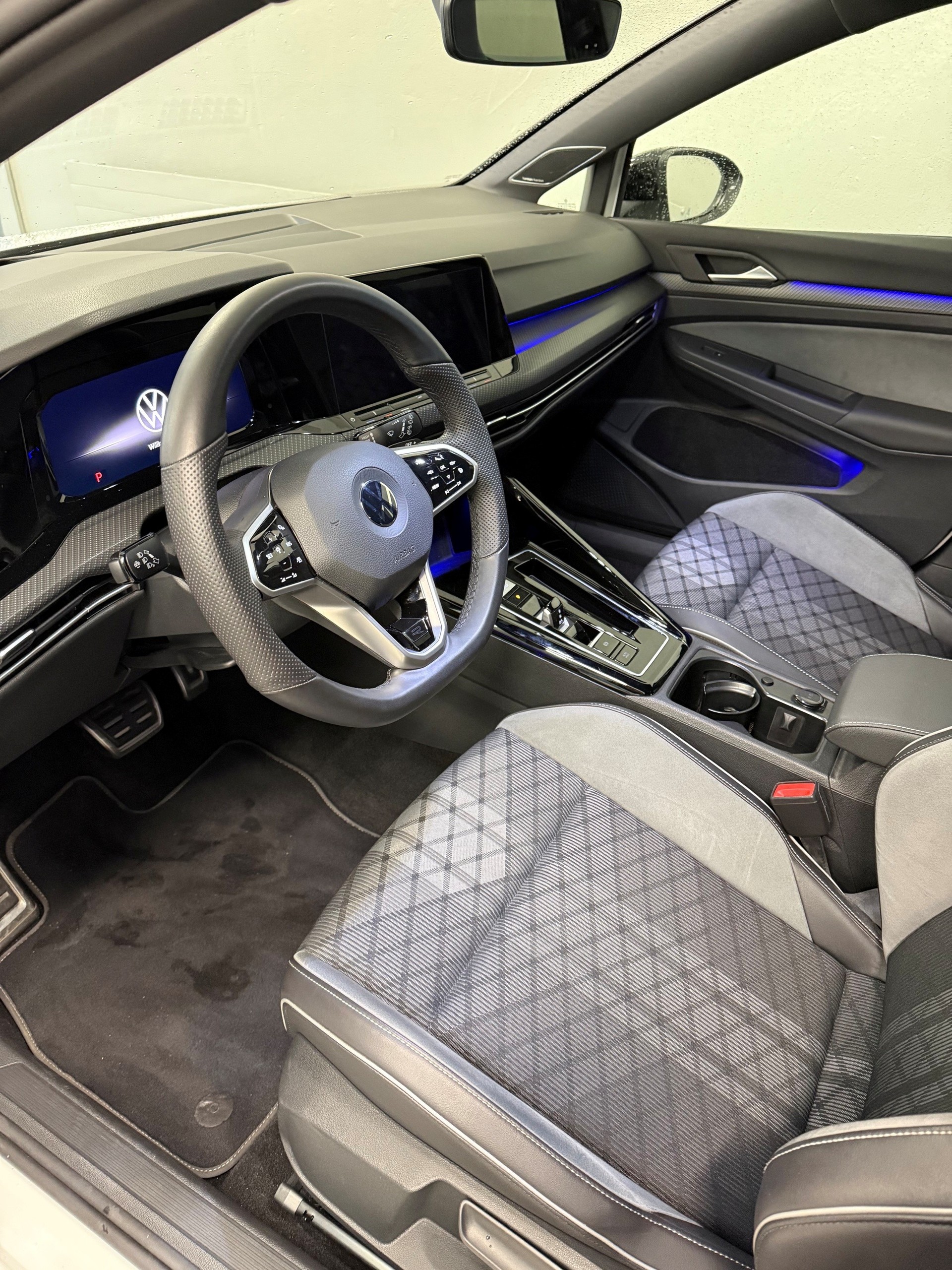 VW Golf 2.0 TSI R-Line DSG 4 Motion-image-4
