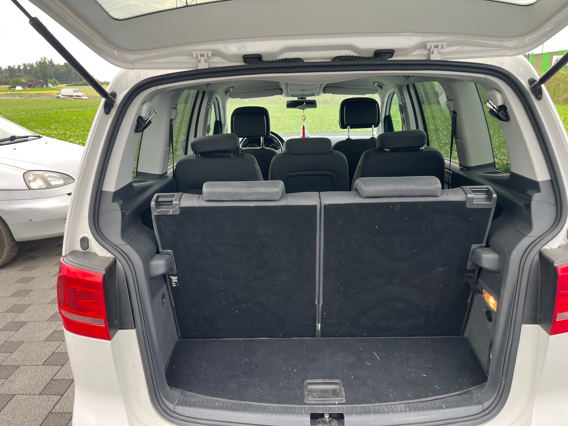 VW Touran 1.4 TSI Highline DSG-image-9