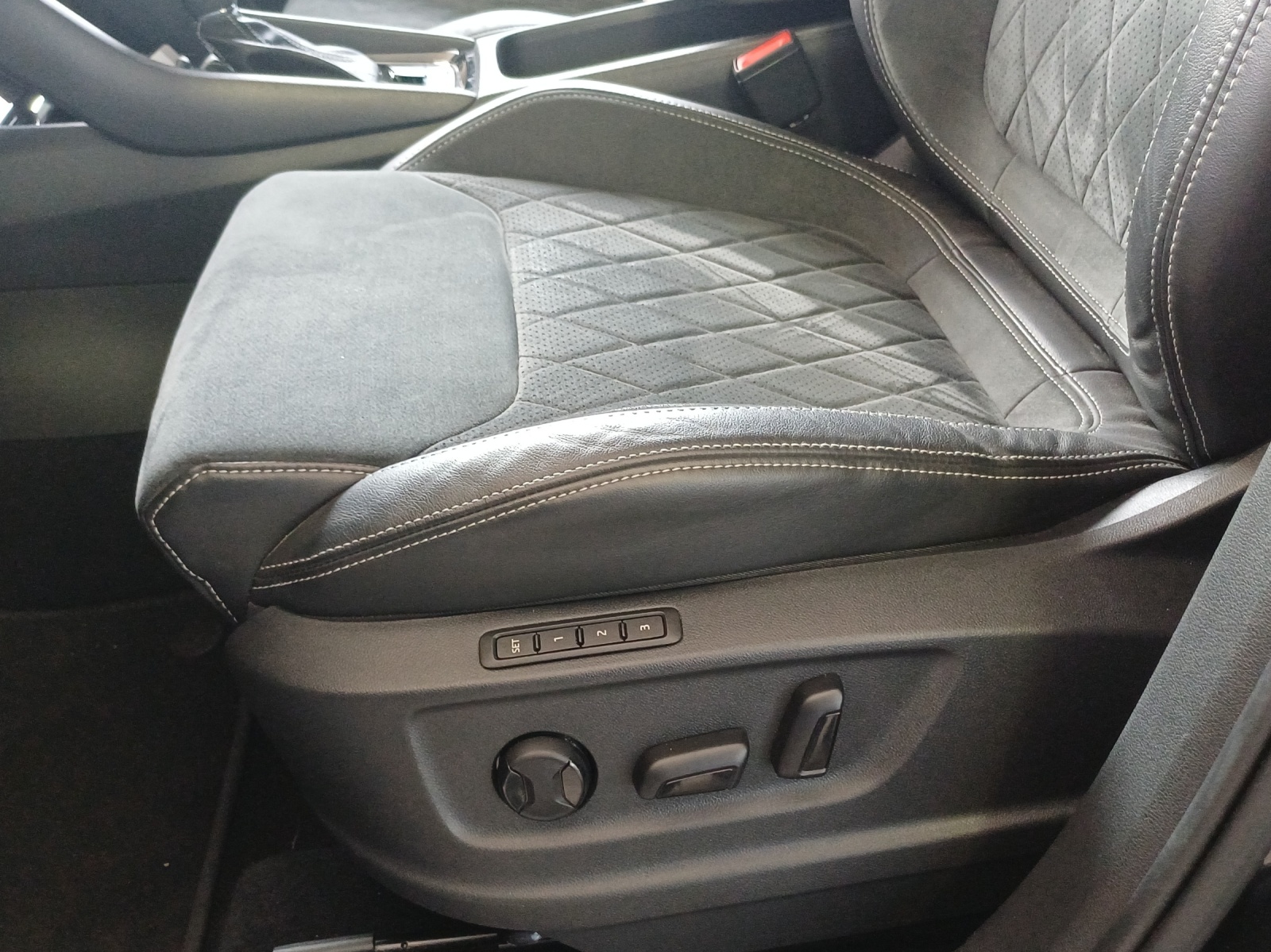 SKODA Kodiaq 2.0 TSI 4x4 SportLine-image-14