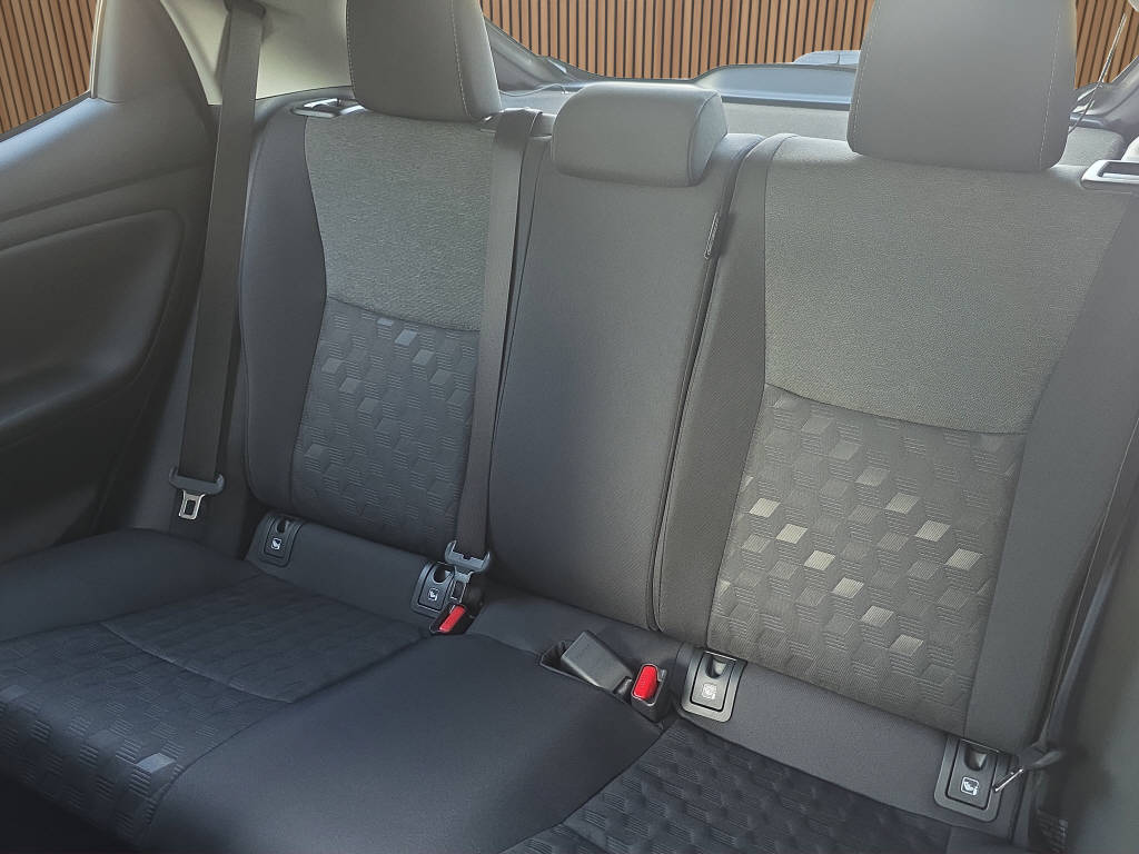 TOYOTA Yaris 1.5 VVT-i HSD Comfort Sport-image-17