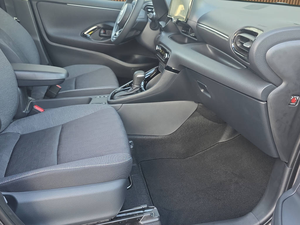TOYOTA Yaris 1.5 VVT-i HSD Comfort Sport-image-13