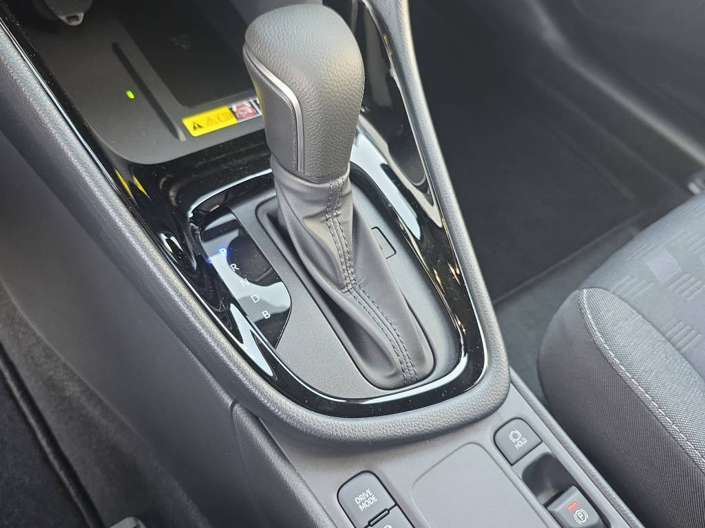 TOYOTA Yaris 1.5 VVT-i HSD Comfort Sport-image-18