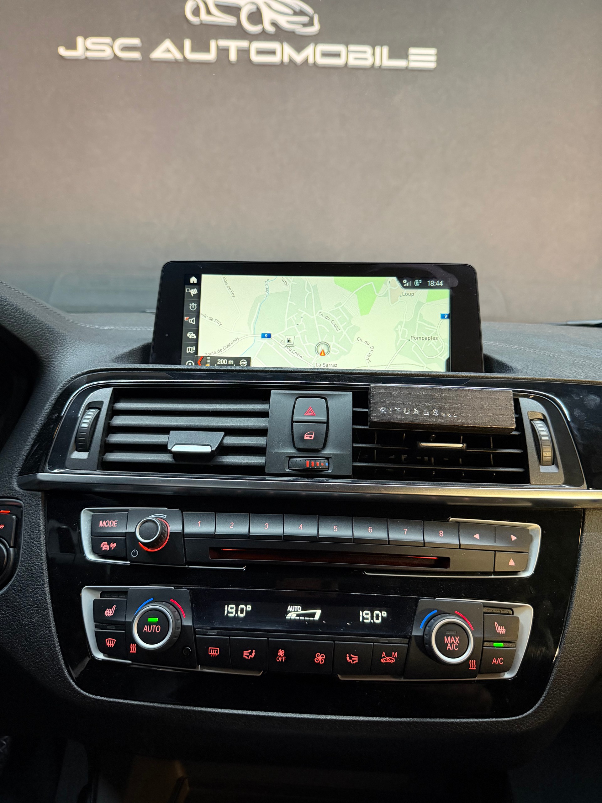 BMW M140i xDrive Steptronic-image-22