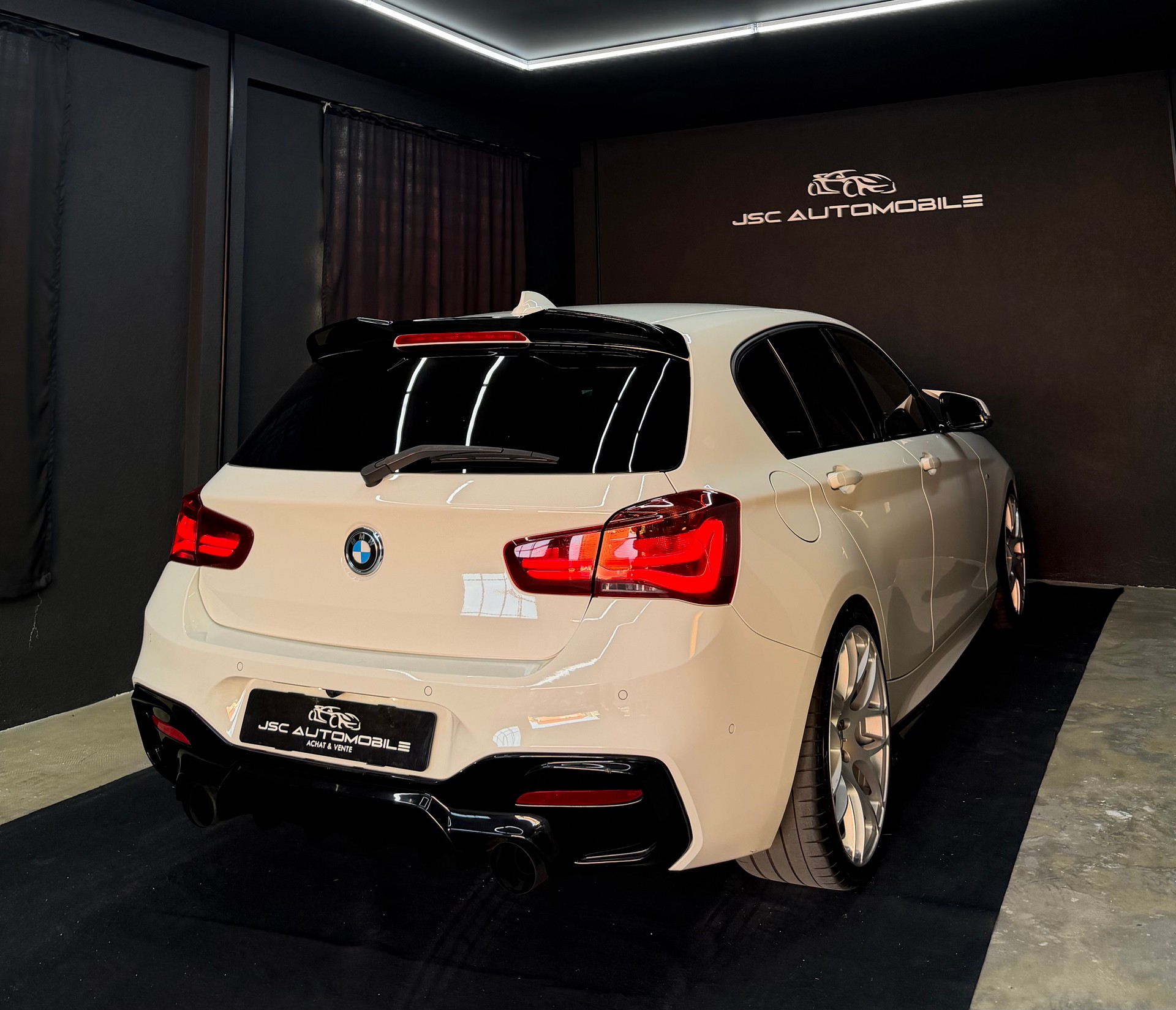 BMW M140i xDrive Steptronic-image-3