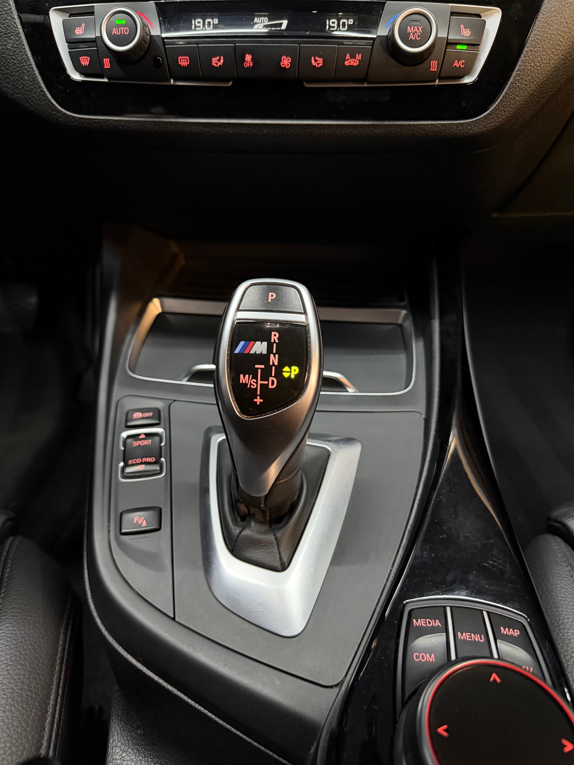 BMW M140i xDrive Steptronic-image-21