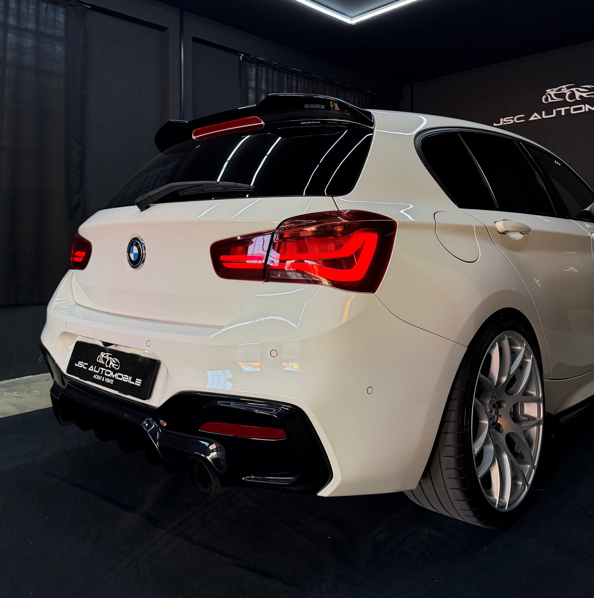 BMW M140i xDrive Steptronic-image-5
