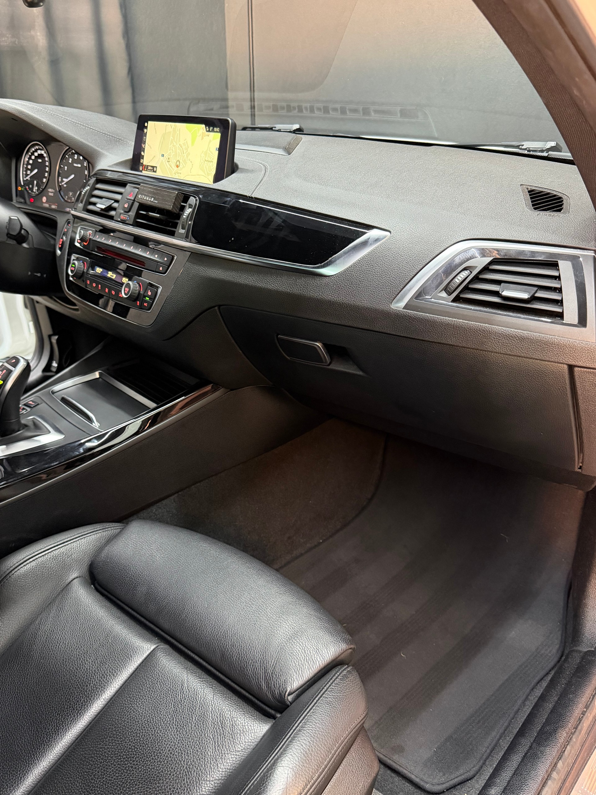 BMW M140i xDrive Steptronic-image-16