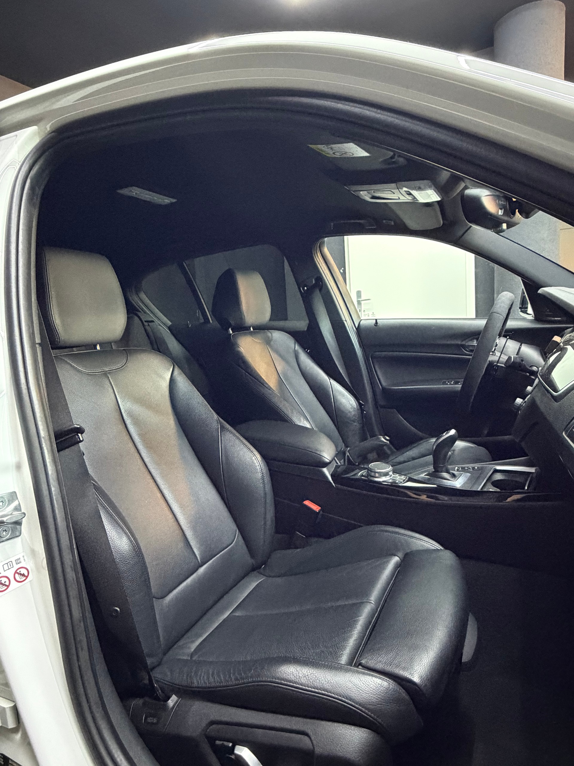 BMW M140i xDrive Steptronic-image-17
