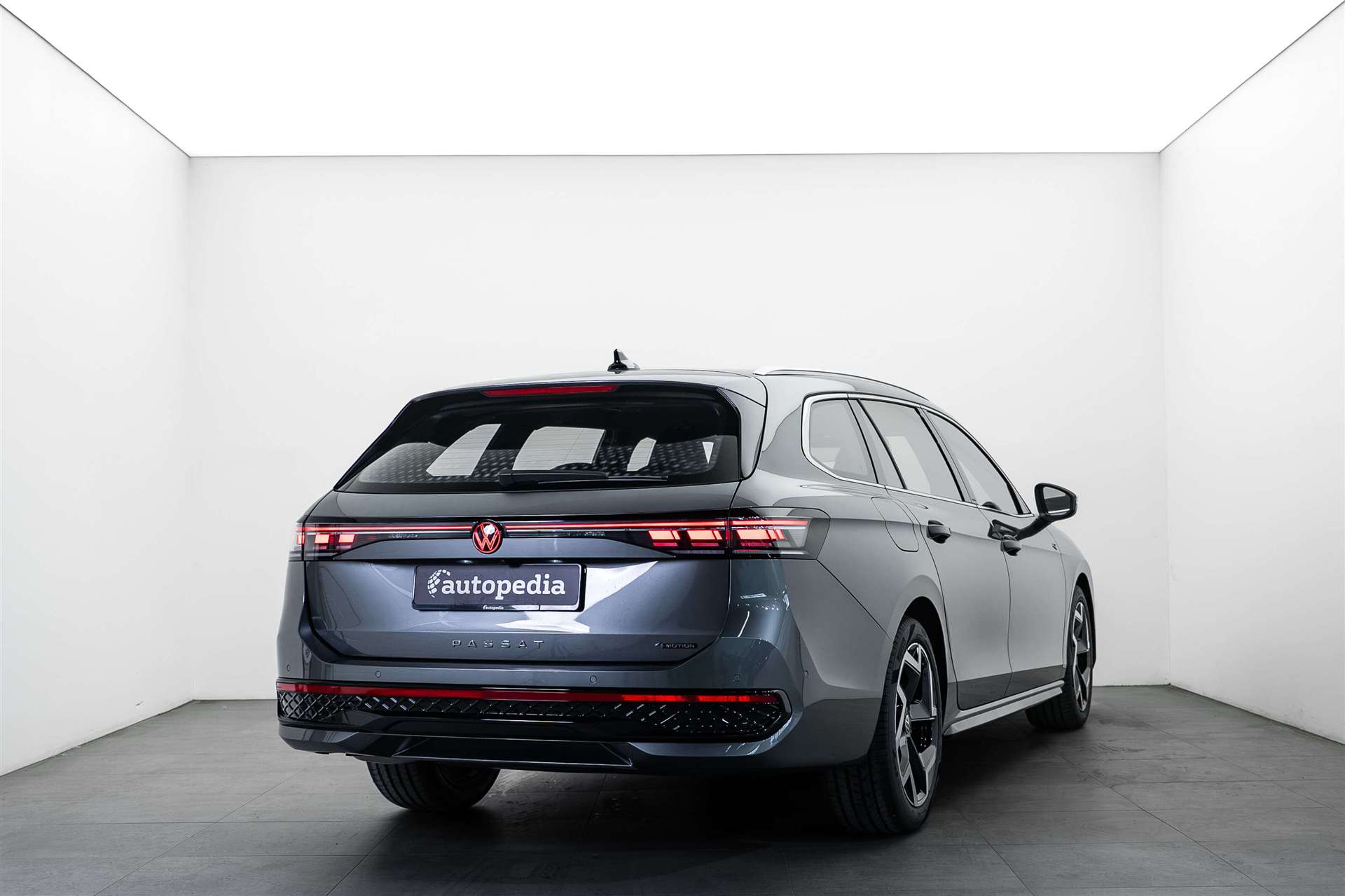 VW Passat Variant 2.0 TDi evo R-Line 4Motion DSG-Automat-image-2