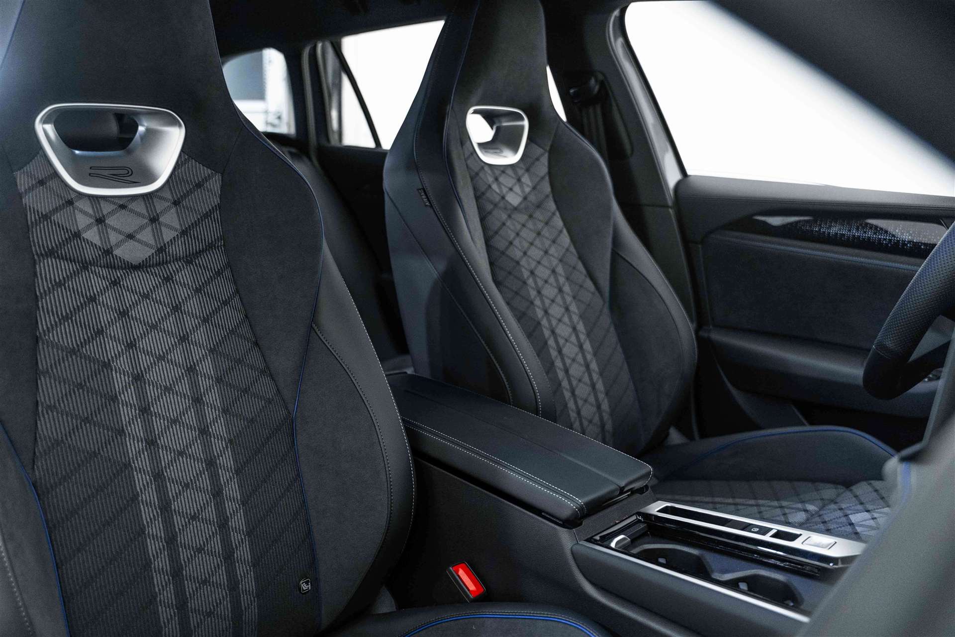 VW Passat Variant 2.0 TDi evo R-Line 4Motion DSG-Automat-image-11