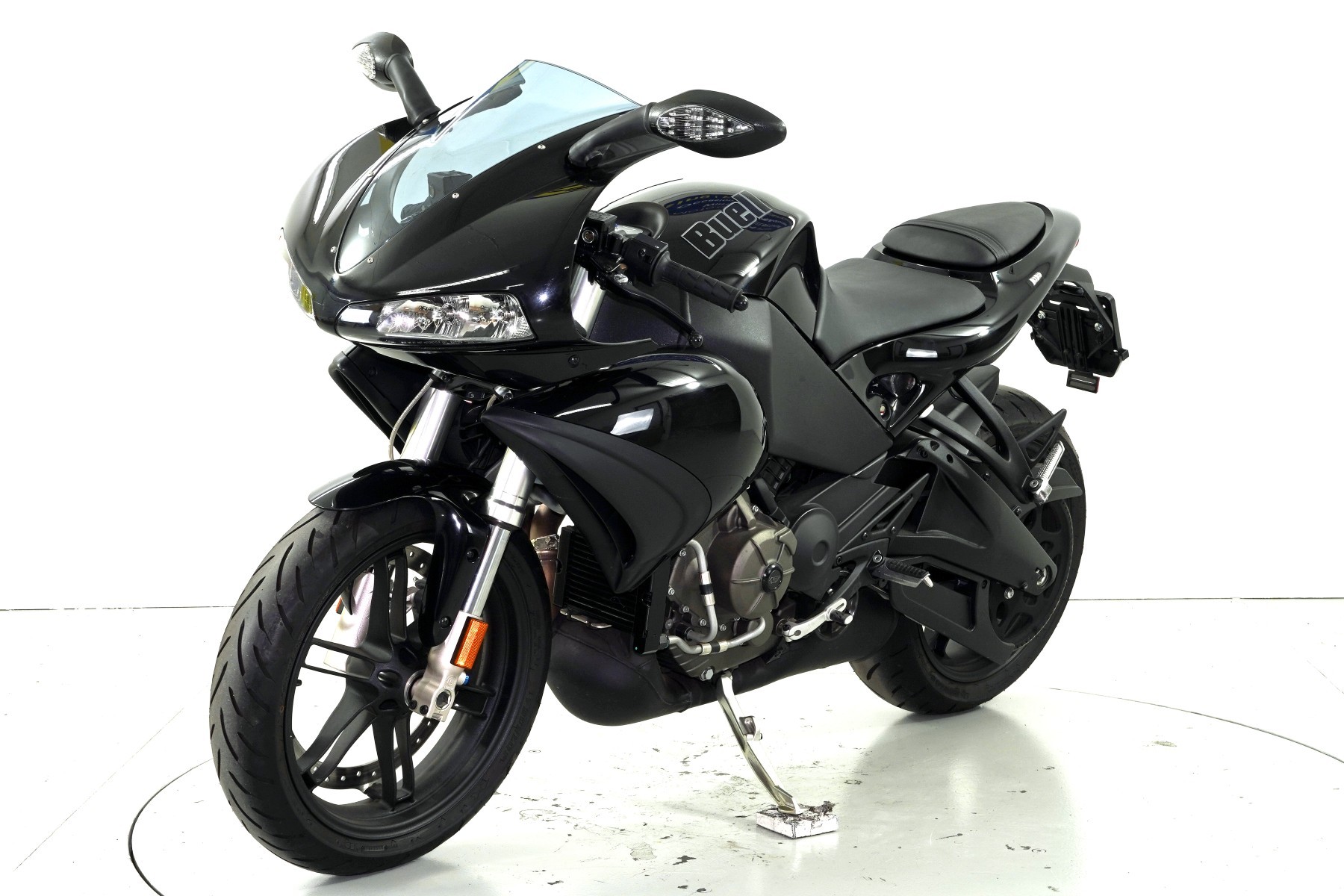 BUELL R-showroom-element-2