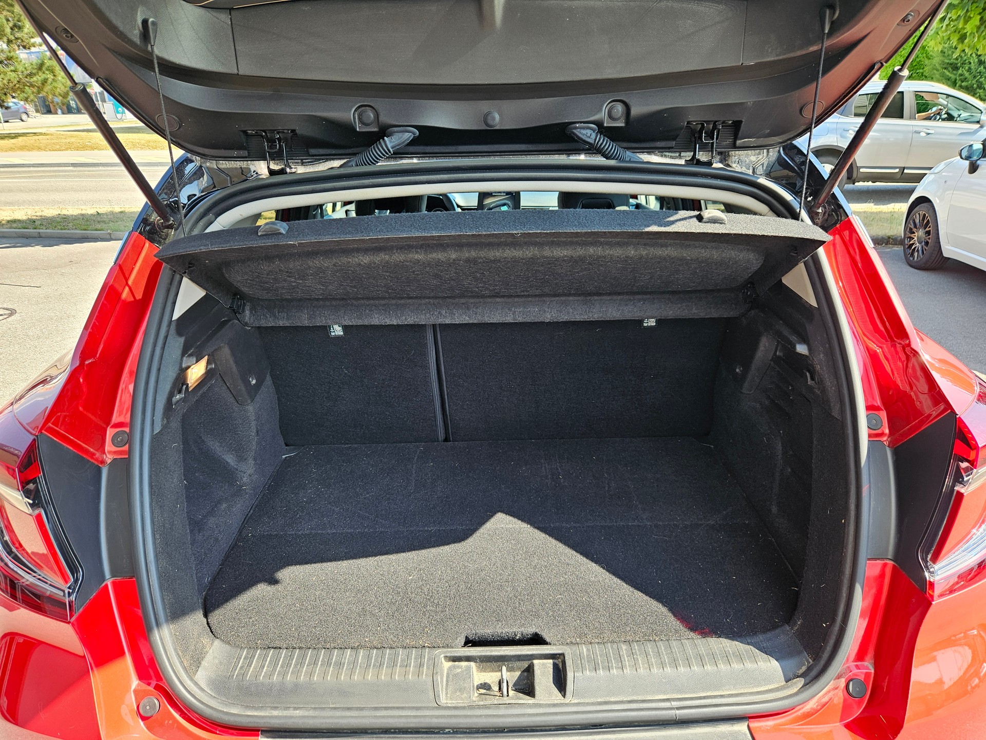 RENAULT Captur 1.6 E-Tech 160 Iconic DHT-image-9