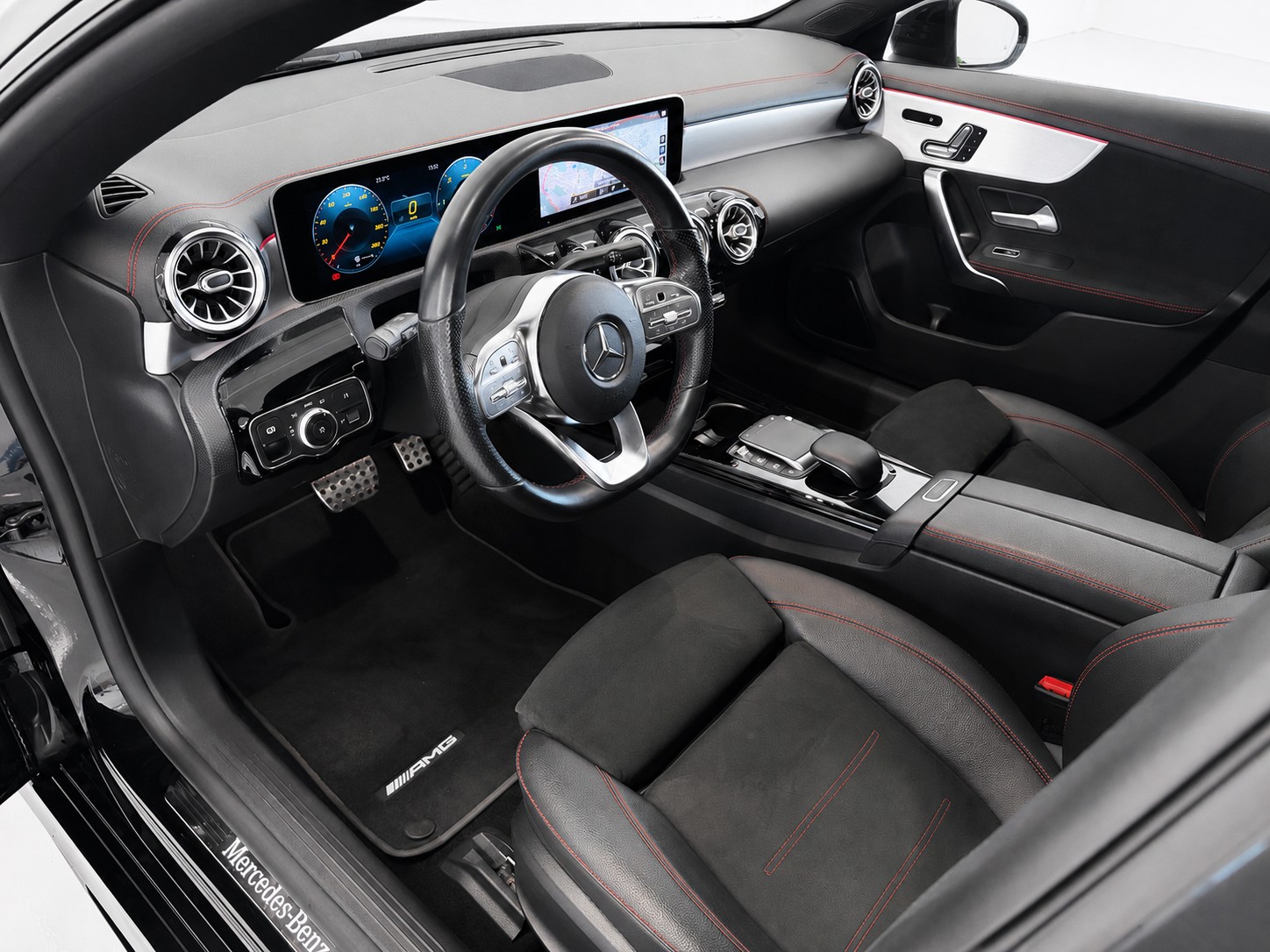 MERCEDES-BENZ CLA Shooting Brake 220 d 4Matic AMG Line (CH)-image-23