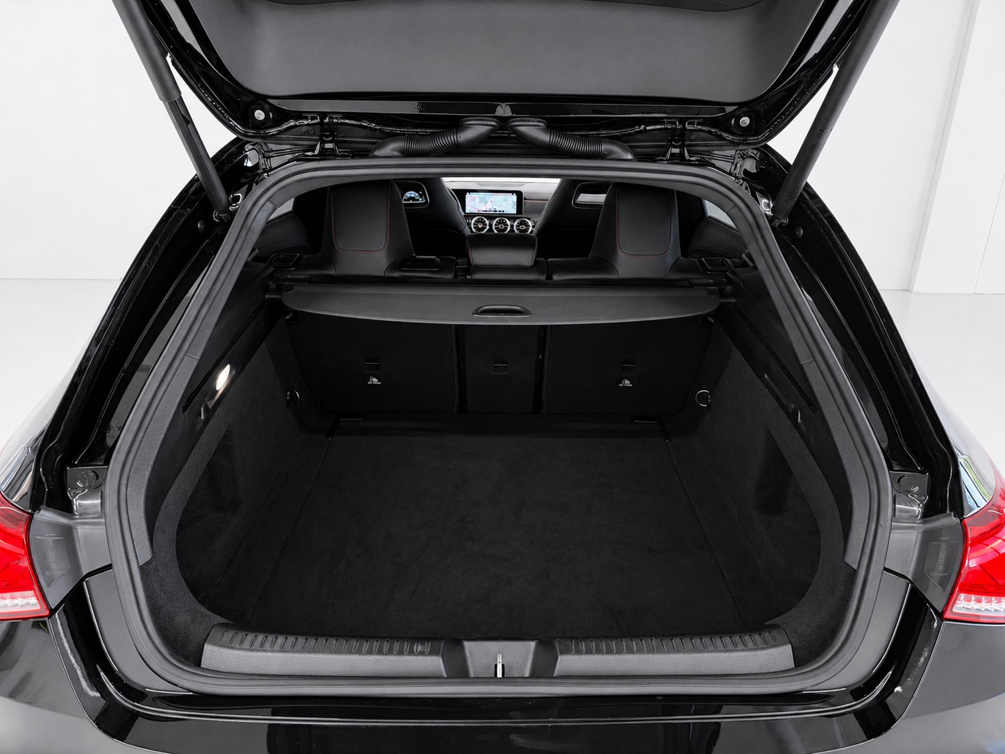 MERCEDES-BENZ CLA Shooting Brake 220 d 4Matic AMG Line (CH)-image-15