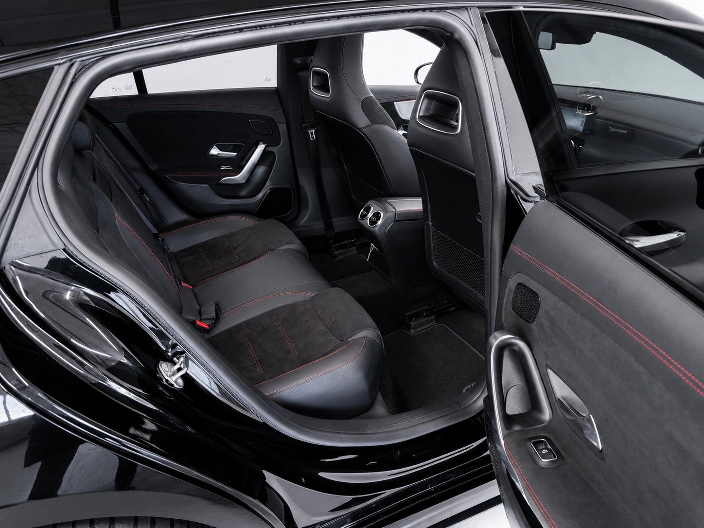 MERCEDES-BENZ CLA Shooting Brake 220 d 4Matic AMG Line (CH)-image-18