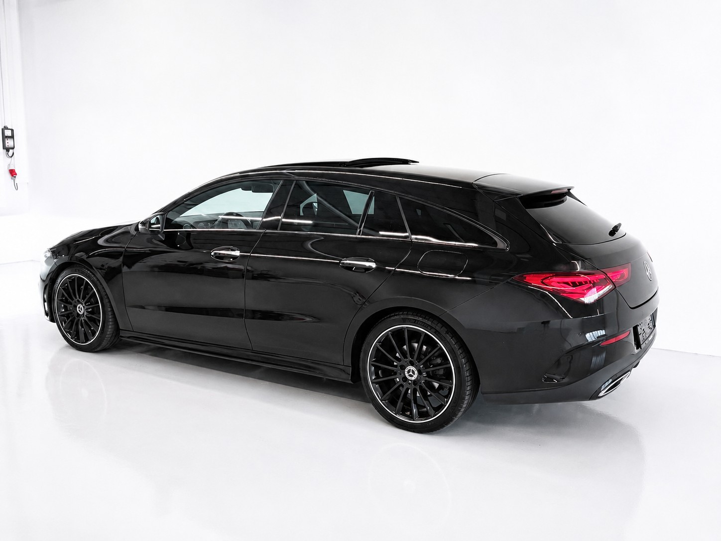 MERCEDES-BENZ CLA Shooting Brake 220 d 4Matic AMG Line (CH)-image-10