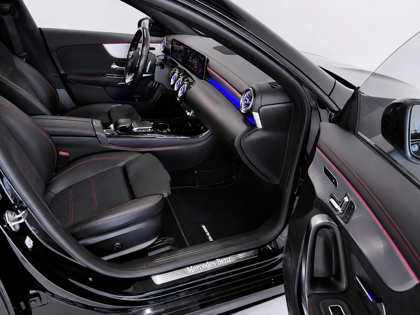 MERCEDES-BENZ CLA Shooting Brake 220 d 4Matic AMG Line (CH)-image-19