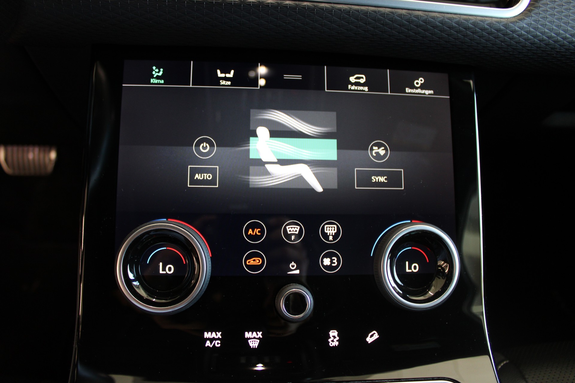 LAND ROVER Range Rover Velar R-Dynamic D 300 Automatic-image-16