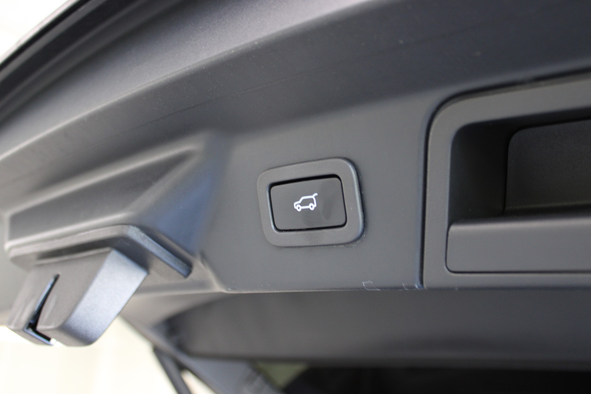 LAND ROVER Range Rover Velar R-Dynamic D 300 Automatic-image-29