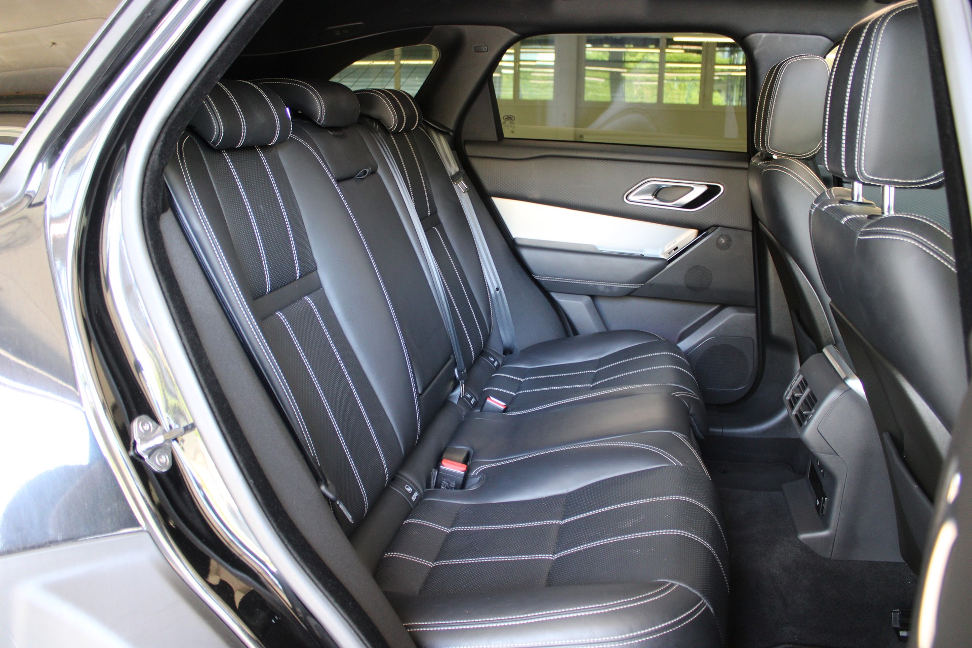 LAND ROVER Range Rover Velar R-Dynamic D 300 Automatic-image-23