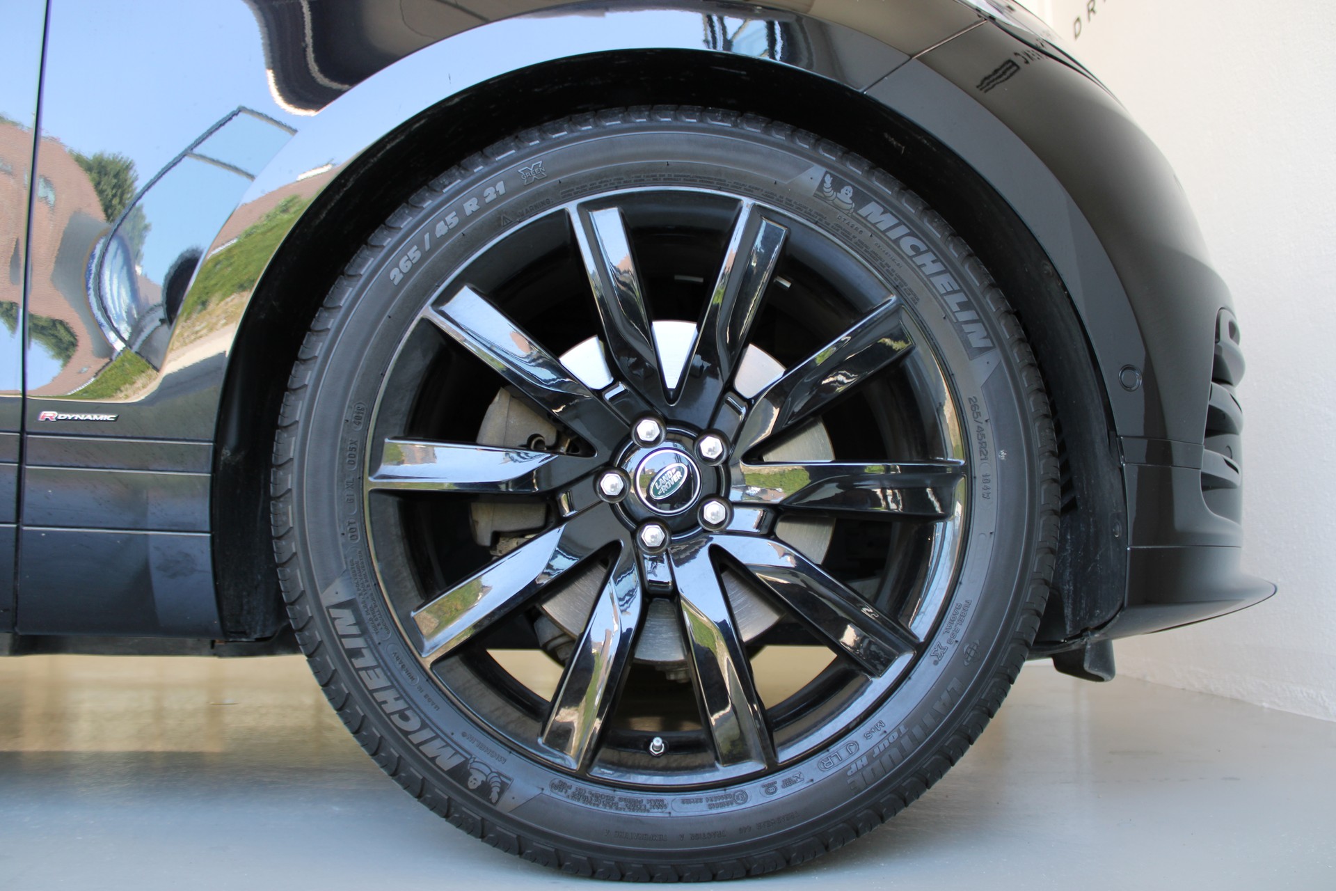 LAND ROVER Range Rover Velar R-Dynamic D 300 Automatic-image-30