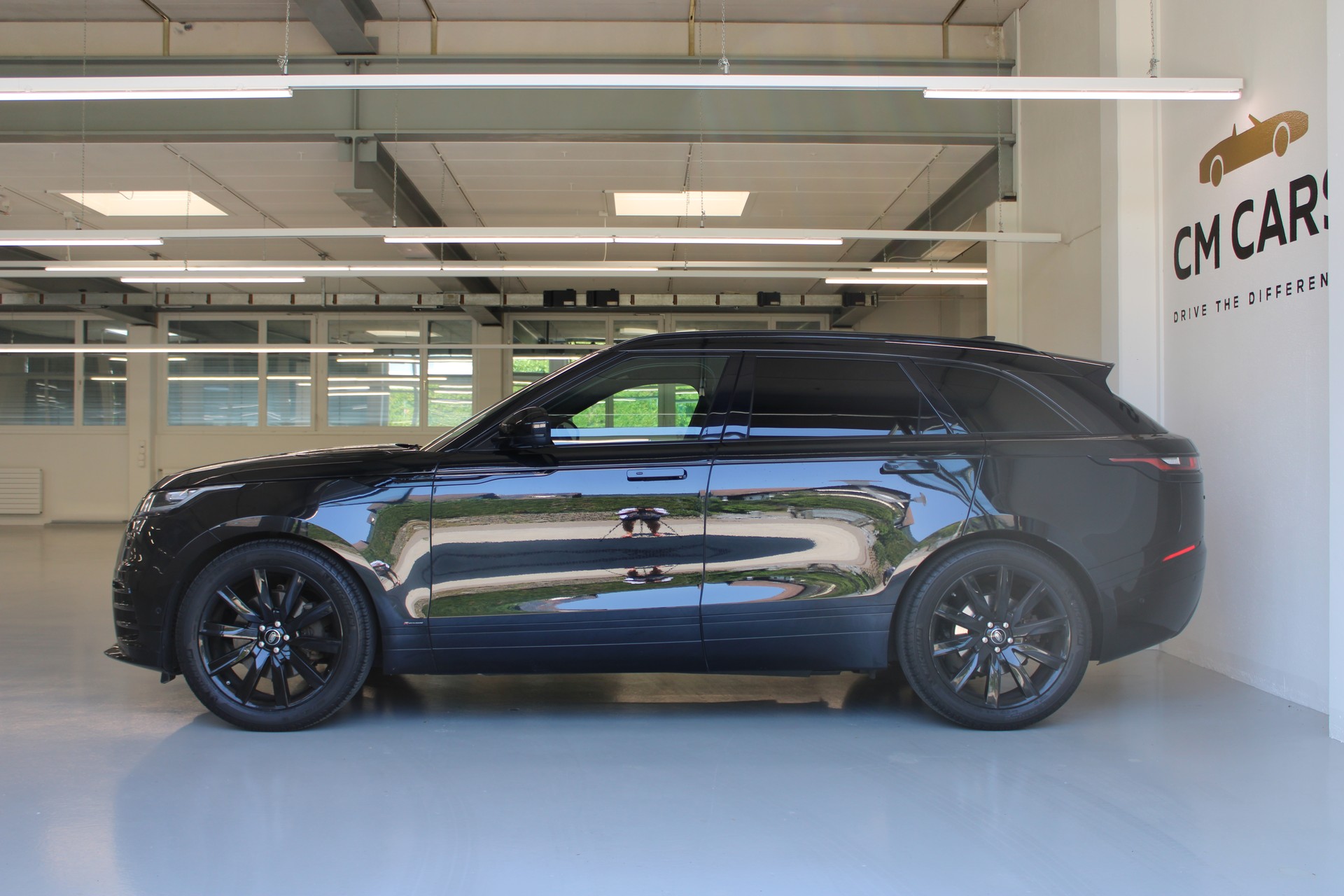 LAND ROVER Range Rover Velar R-Dynamic D 300 Automatic-image-4