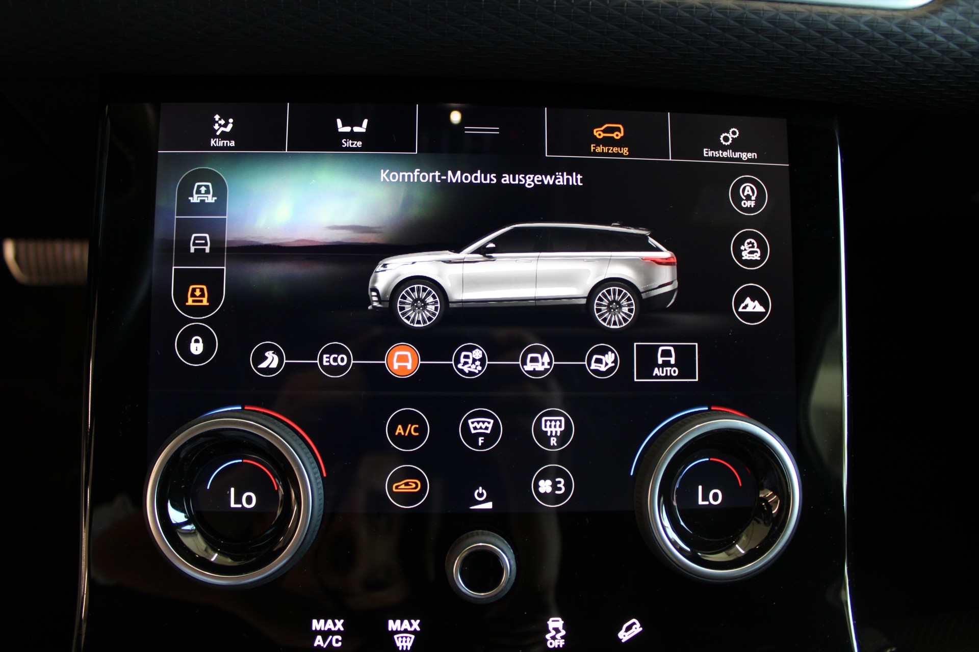 LAND ROVER Range Rover Velar R-Dynamic D 300 Automatic-image-15