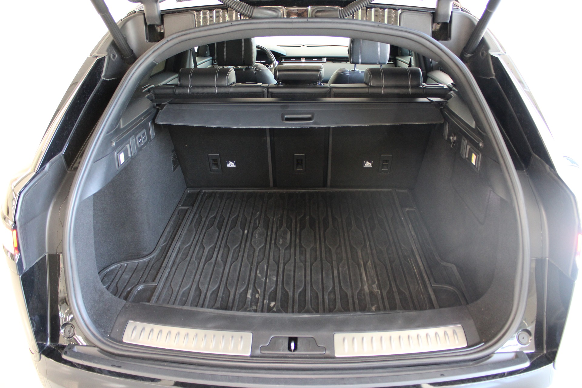 LAND ROVER Range Rover Velar R-Dynamic D 300 Automatic-image-25