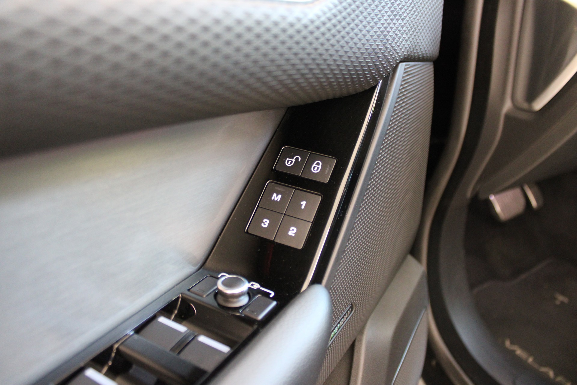 LAND ROVER Range Rover Velar R-Dynamic D 300 Automatic-image-21