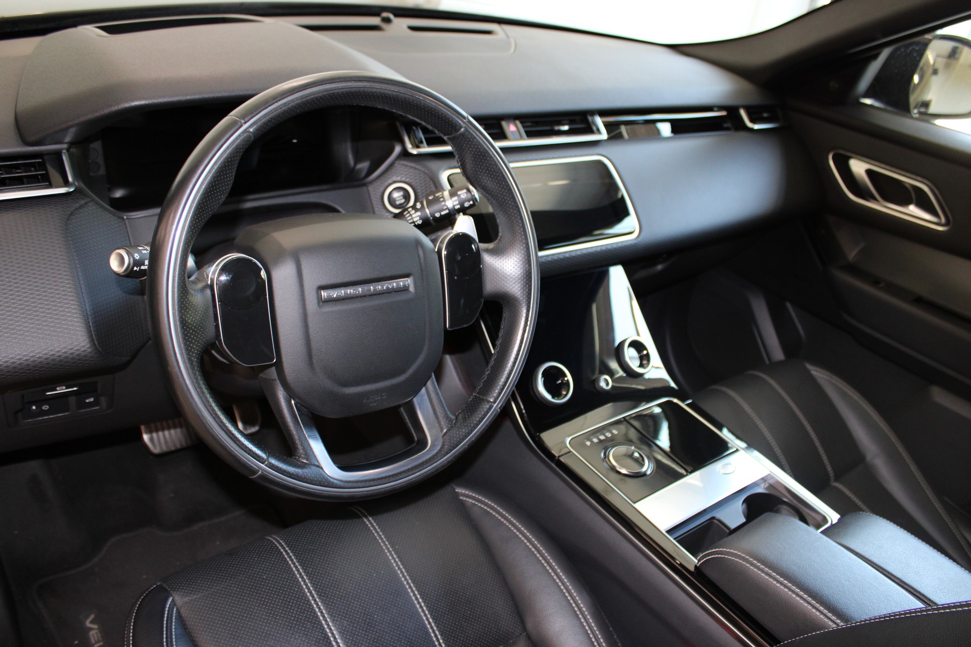 LAND ROVER Range Rover Velar R-Dynamic D 300 Automatic-image-9