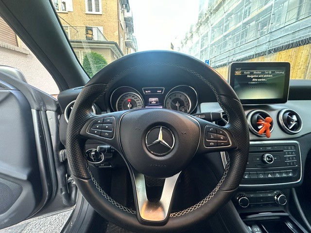 MERCEDES-BENZ CLA 200 Urban-image-4