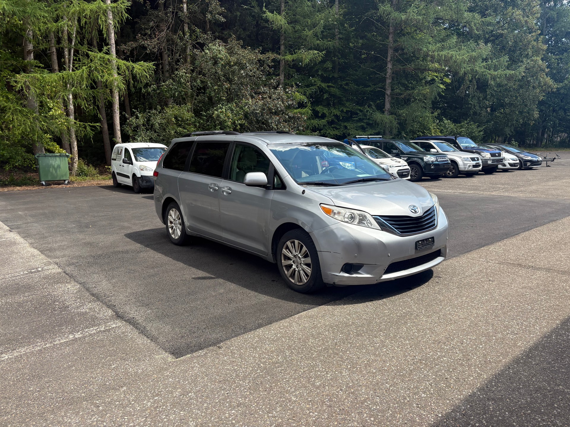 TOYOTA Sienna-image-2