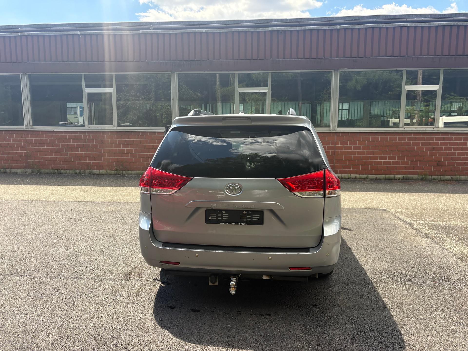 TOYOTA Sienna-image-5