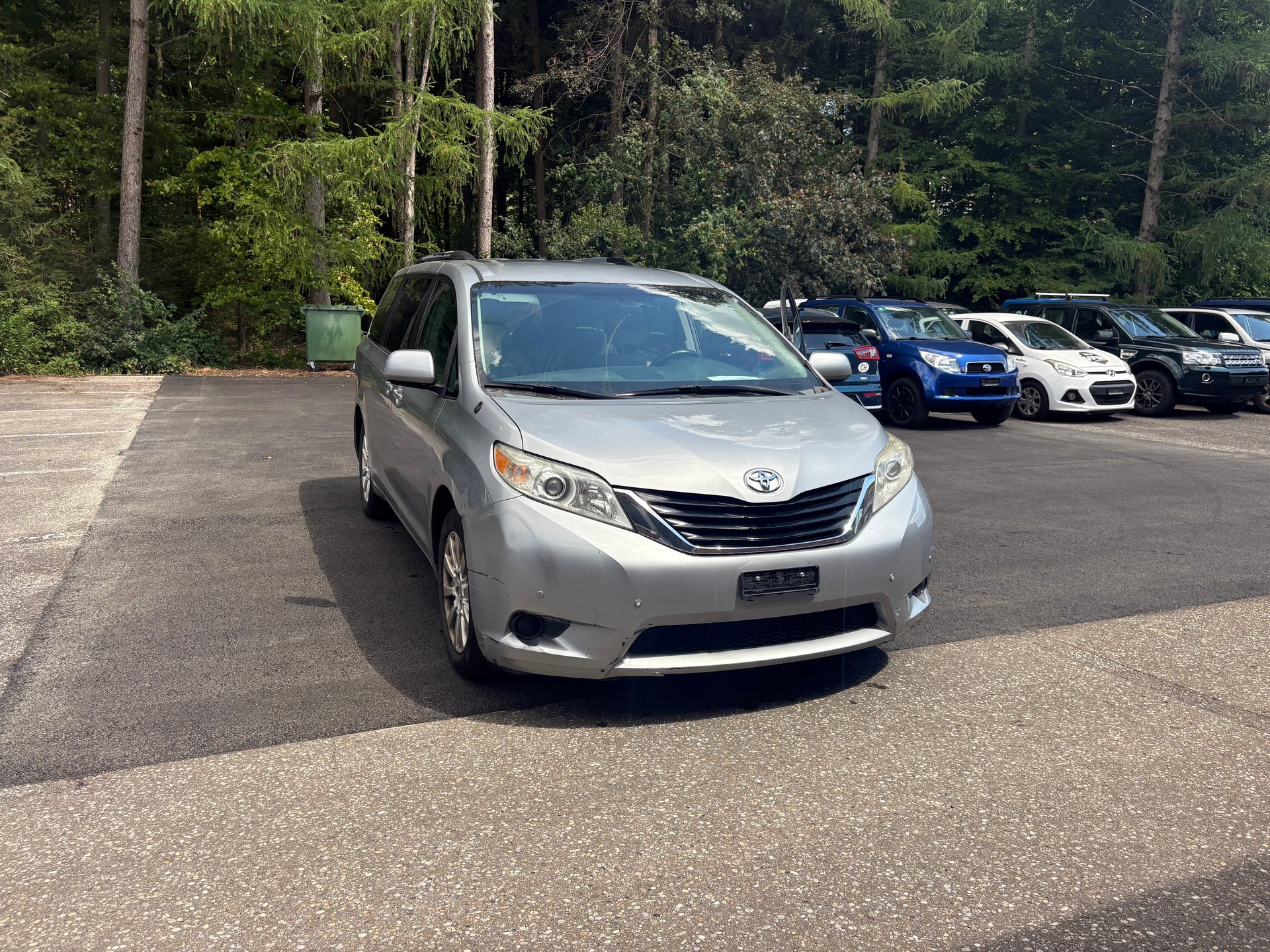 TOYOTA Sienna-image-1