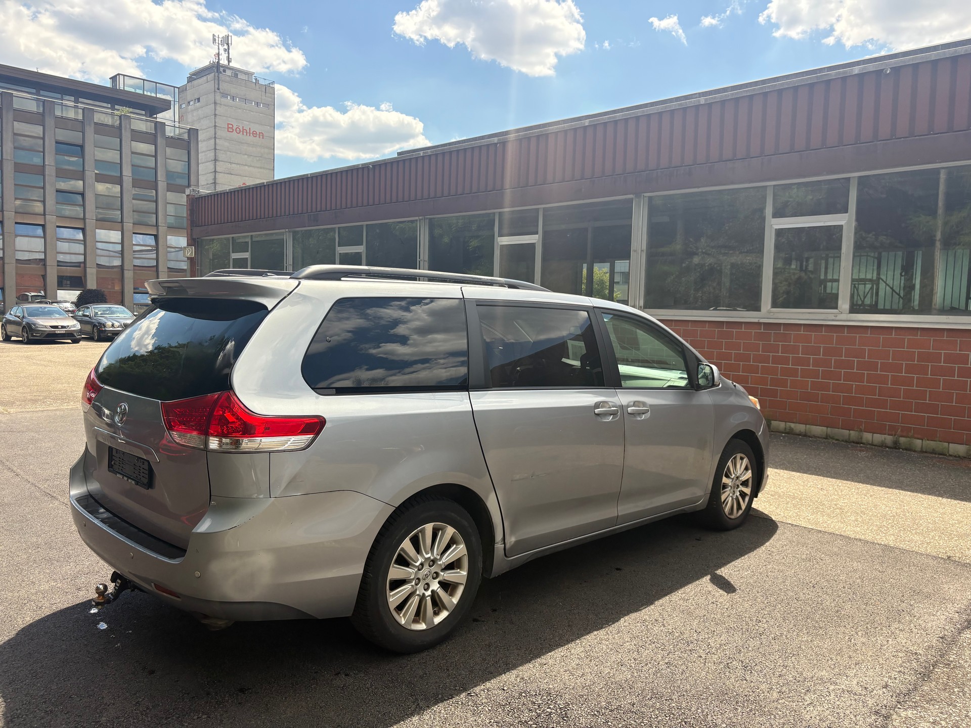 TOYOTA Sienna-image-3