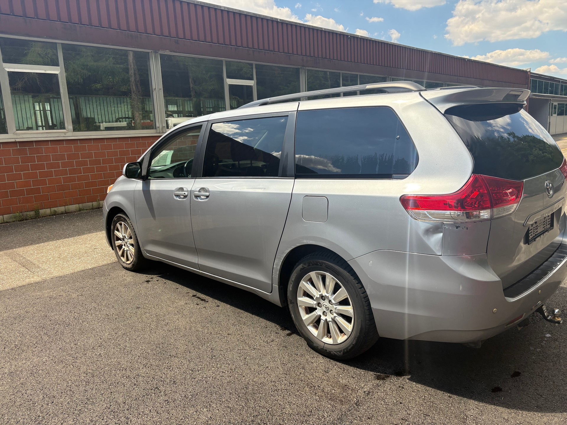 TOYOTA Sienna-image-7